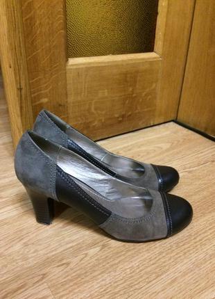 Фірмові замшеві туфлі polann,туфельки на підборах+подарунок стильний шарф