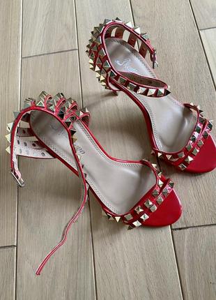 Босоніжки з італії