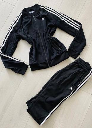 Трендовый оригинальный костюм adidas