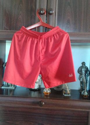 Брендові червоні шорти в спортивному стилі diadora