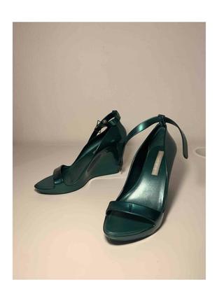 Яркие сочные сандали размер 38