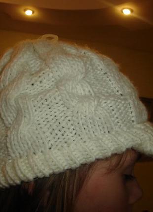 Теплая шапка с козырьком на девочку ог на 54 см хорошо