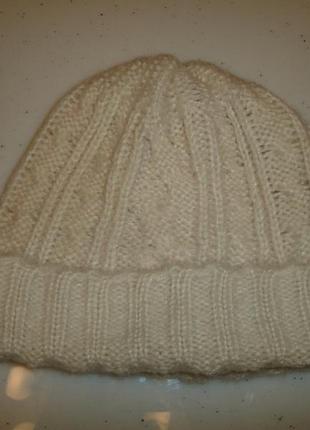 Светлая шапка 5--8 лет