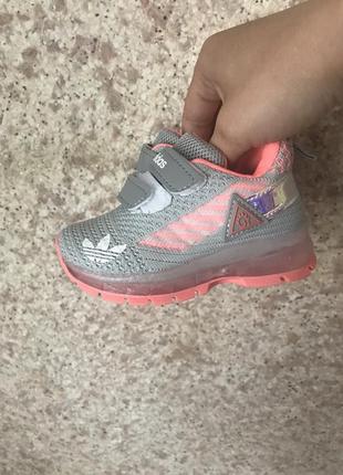 Кросівки