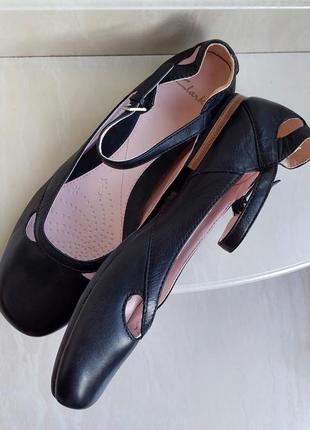 Кожаные женские туфли clarks,385 фото