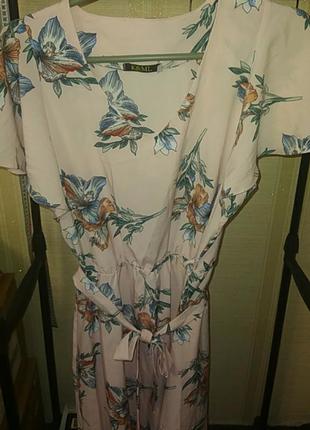 Легкое платье ,одето 1 раз !! 2