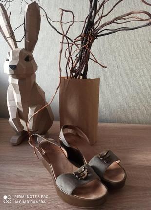 Босоножки hobbs