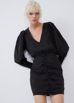 Чорне міні плаття на довгий рукав з об'ємними рукавчиками від zara ♡