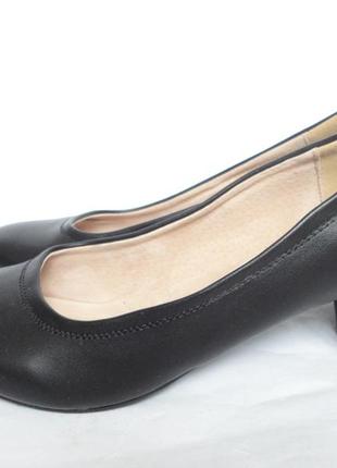 Туфлі бренд на широку ніжку р. 40
