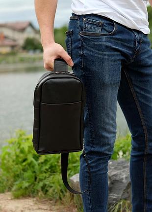 Чорна шкіряна чоловіча сумка