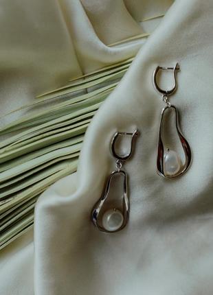 Срібні сережки з перлиною бароко