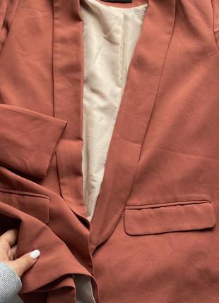 Стильний піджак ніжного кольору9 фото