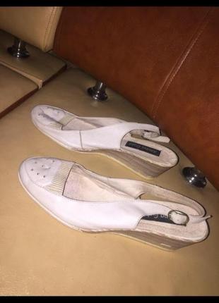 Шкіряні босоніжки легенькі