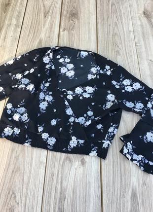 Стильный актуальный топ h&m с резинкой принт блузка блуза в цветы