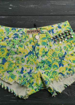 Шикарні джинсові шортики в квітковий принт