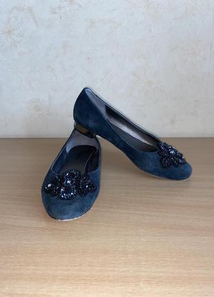 Шикарные женские замшевые туфли-лодочки, балетки, синие с камушками1 фото