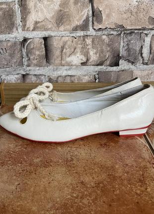 Шкіряні, зручні туфлі-човники з декором англія, розмір 40/25.5 cm, білосніжні💕1 фото