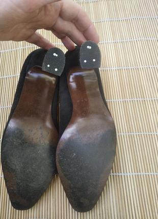 Фирменные замшевые туфли на устойчивом каблуке7 фото