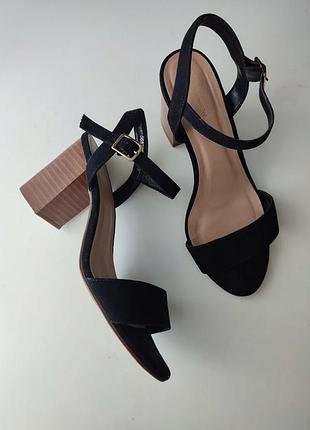 Босоножки new look