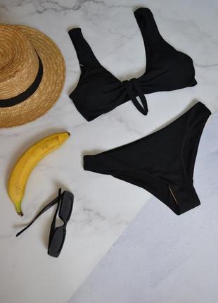 Чорний купальник у рубчик топ на зав'язці майкою