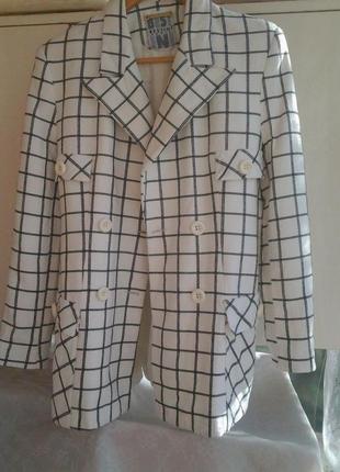 Молочно-белый пиджак, вискоза, bestini paris