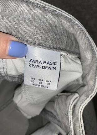 Светло серые джинсы от zara джинсы с необработанным краем6 фото