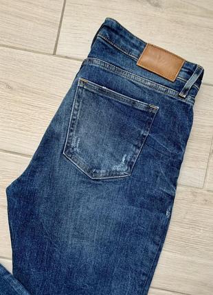 Женские джинсы рваные зауженные3 фото