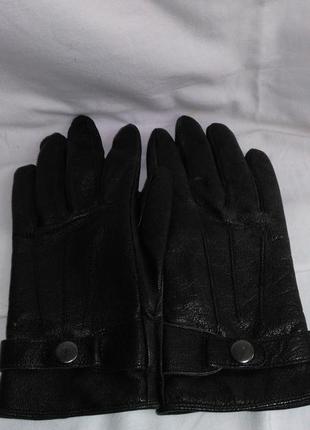 Красивые  фирменные черные перчатки