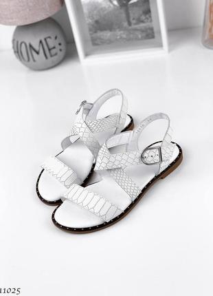 Белые босоножки. кожа рептилия. 36-40
