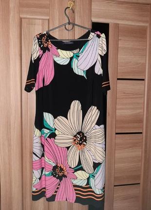 Интересное платье в цветочный принт 48 размера от бренда marc & spenser