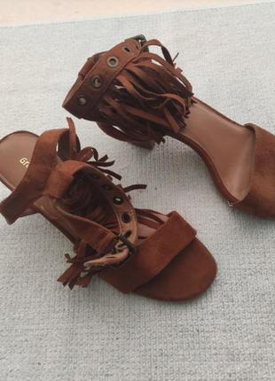 Босоніжки жіночі