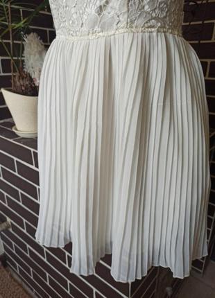 Белое платье с юбкой плисе и кружевным верхом 46 размера3 фото