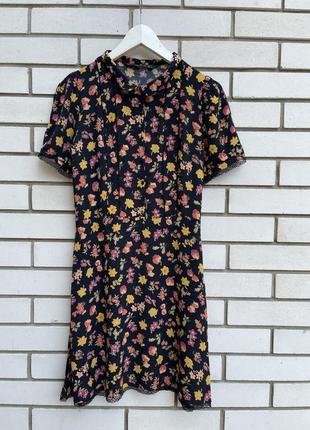 Цветочное мини платье с кружевом zara