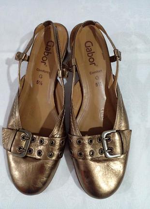 Зручні шкіряні босоніжки кольору міді