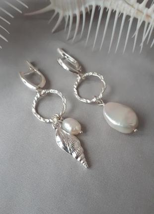 Срібні сережки з перлами бароковим