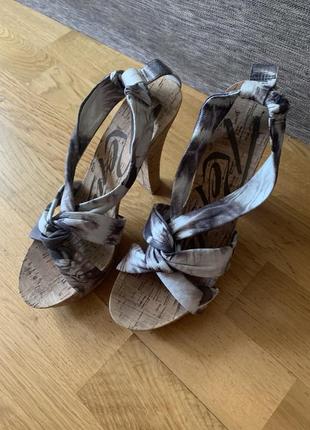 Оригинальные кожаные босоножки replay