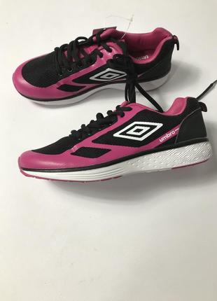 Спортивные кроссовки umbro