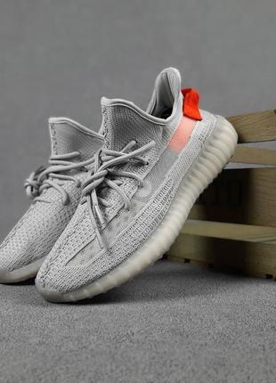 Круті жіночі кросівки adidas yeezy boost 350 сірі з кораловим4 фото