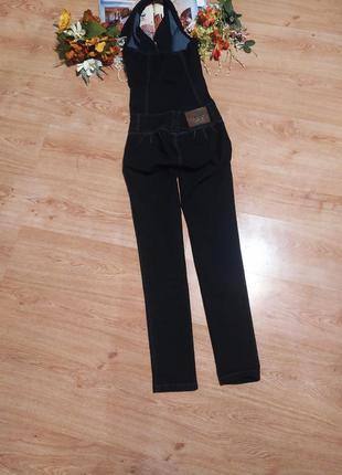 Стильний чорний із золотистою вишивкою джинсовий комбінезон-штани на замочку для красуні2 фото