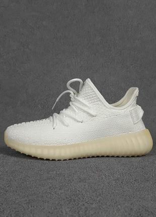Прекрасные женские кроссовки femme adidas yeezy boost 350 молочные