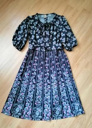 Вінтажна сукня в кольорах