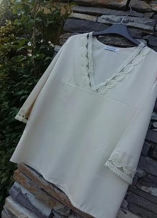 Красивая элегантная блуза с оригинальной отделкой. швейцария.