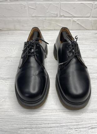 Мужские черные туфли dr.martens england