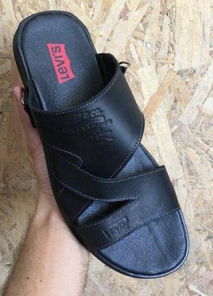 Мужские кожаные сандалии-шлепанцы levis black8 фото