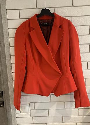 Красный пиджак oggi