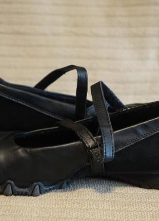 Легкие черные комбинированные кожаные спортивные туфли skechers сша  38 р.6 фото