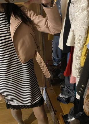 Платье с кружевом в полоску