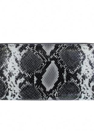 Очень красивый и стильный серый кошелёк на молнии, выполнен из натуральной кожи с тиснением под рептилию.3 фото