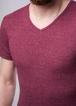 Мужская приталена, однотонная футболка бордового (вишневого) цвета2 фото