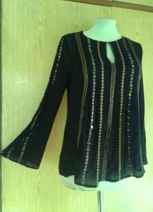 Чёрная крепдешиновая блузка украшенная золотыми паетками и строчкой, м/10.